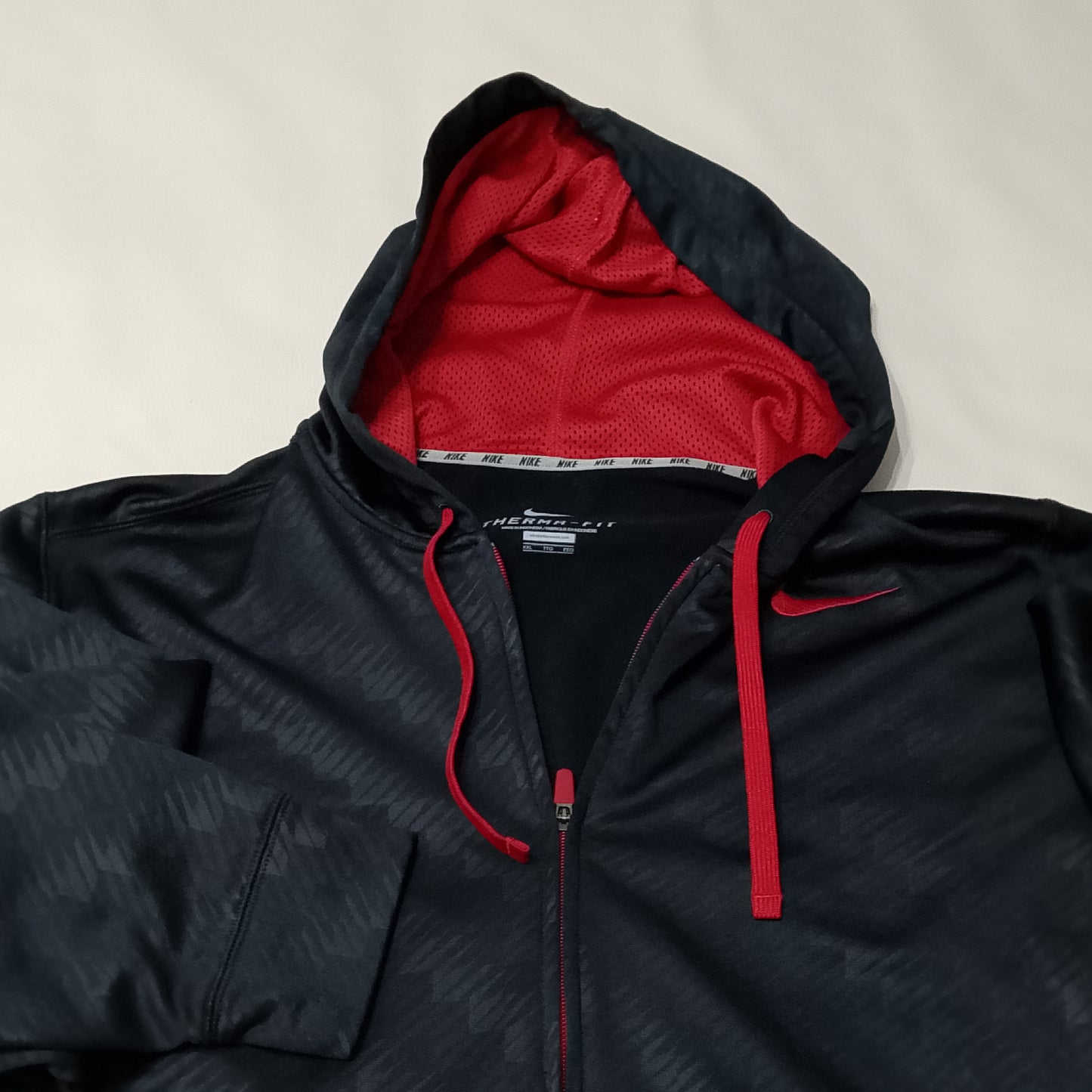 Felpa con cappuccio Nike nera cerniera rossa