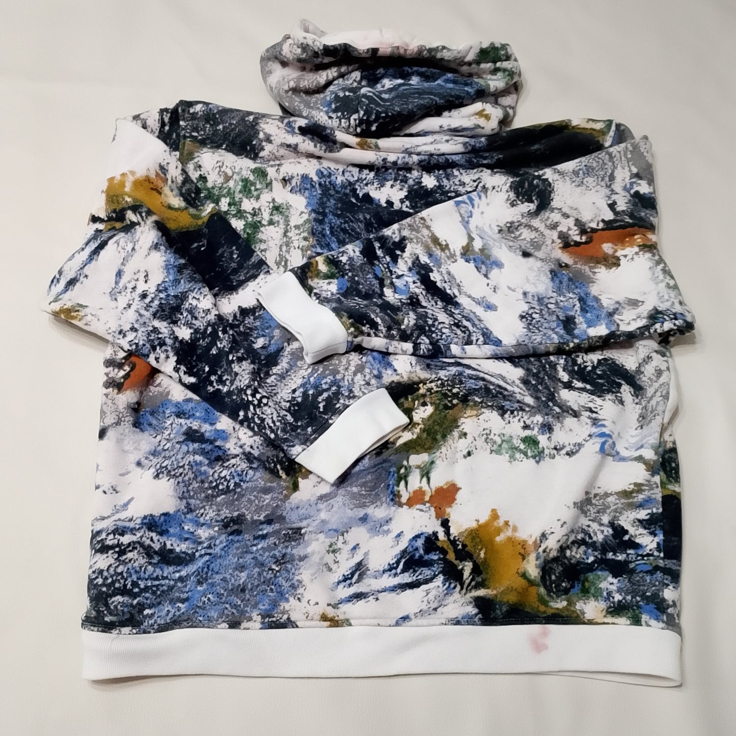 Felpa Adidas con cappuccio con stampa snow mountain