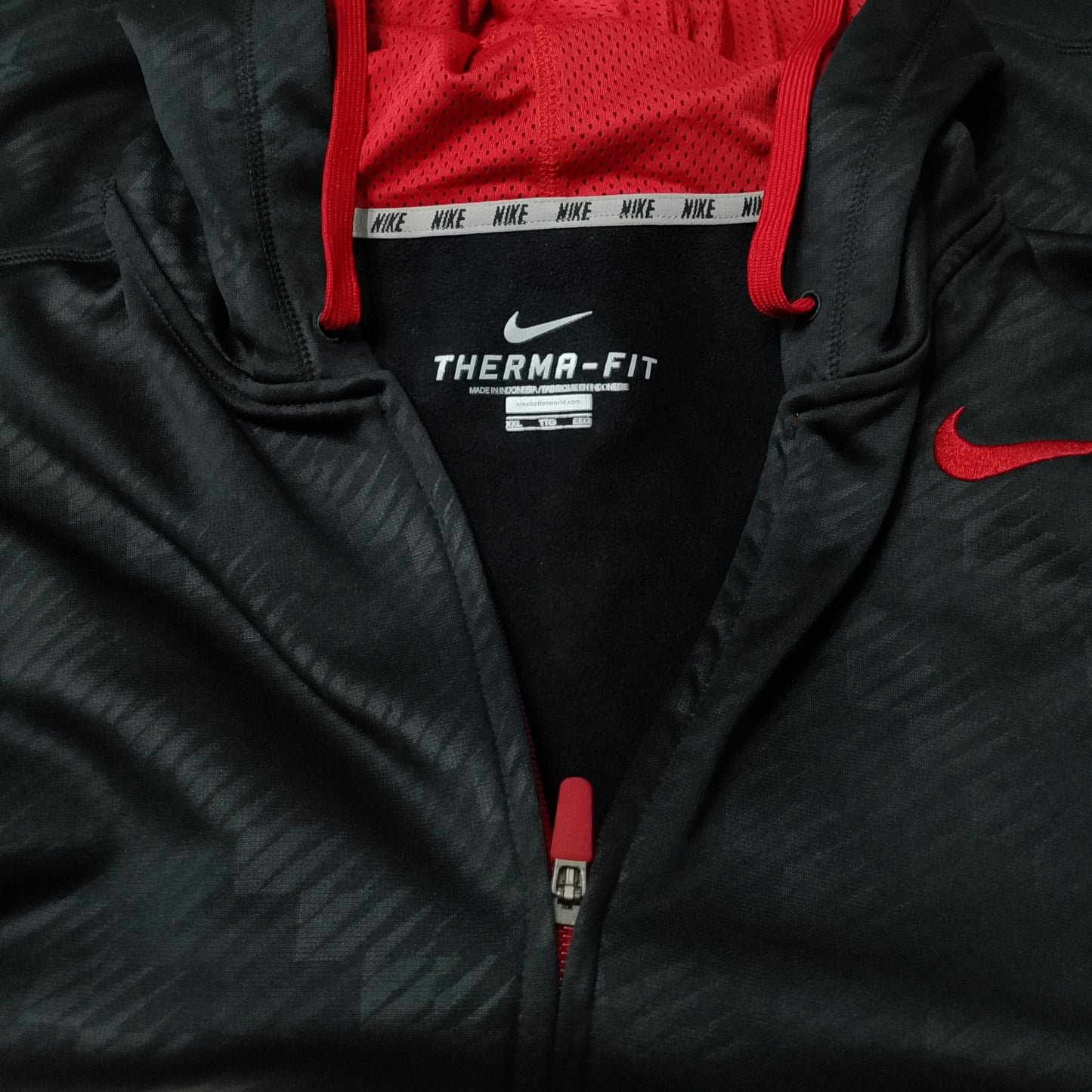 Felpa con cappuccio Nike nera cerniera rossa