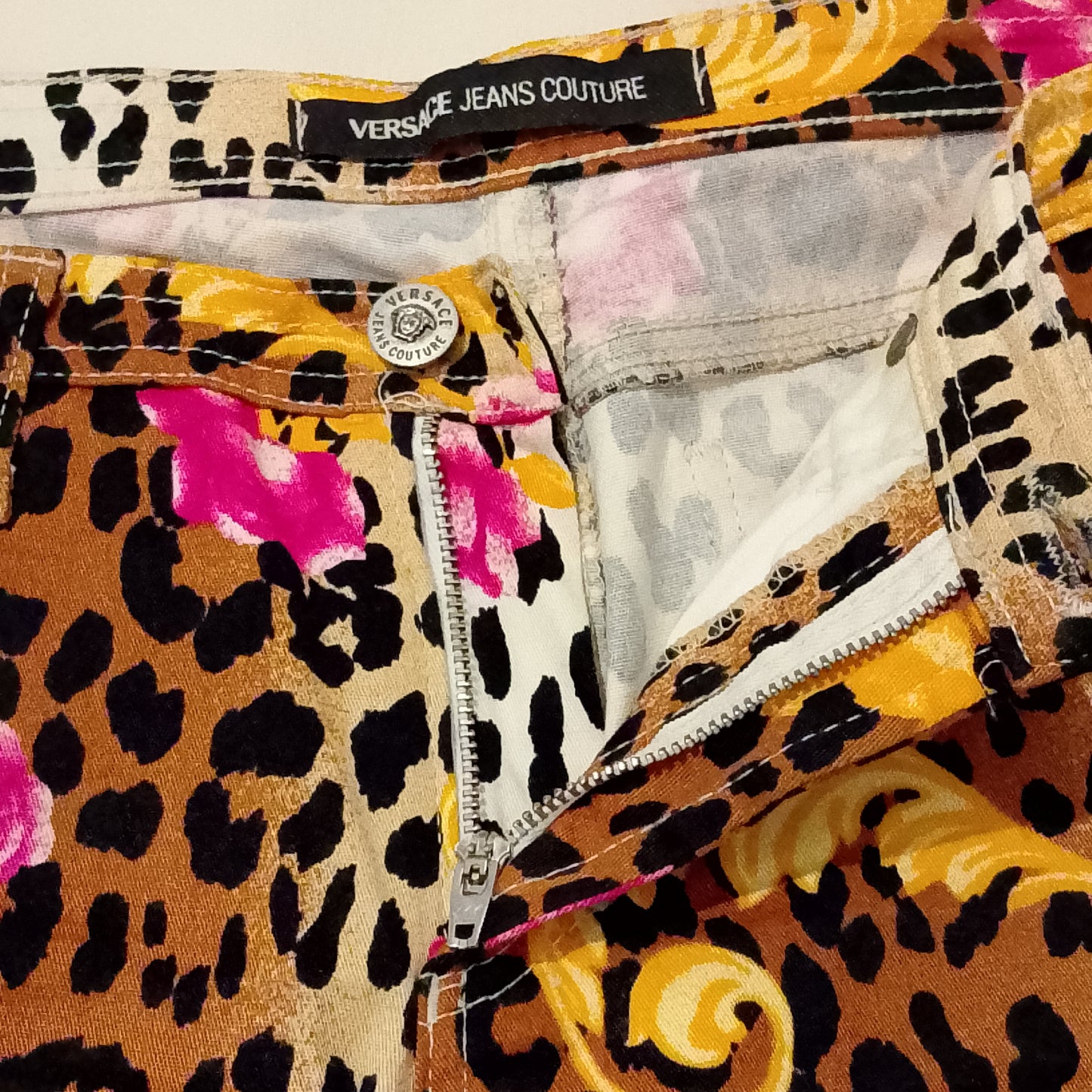 Jeans Versace Couture con stampa leopardata