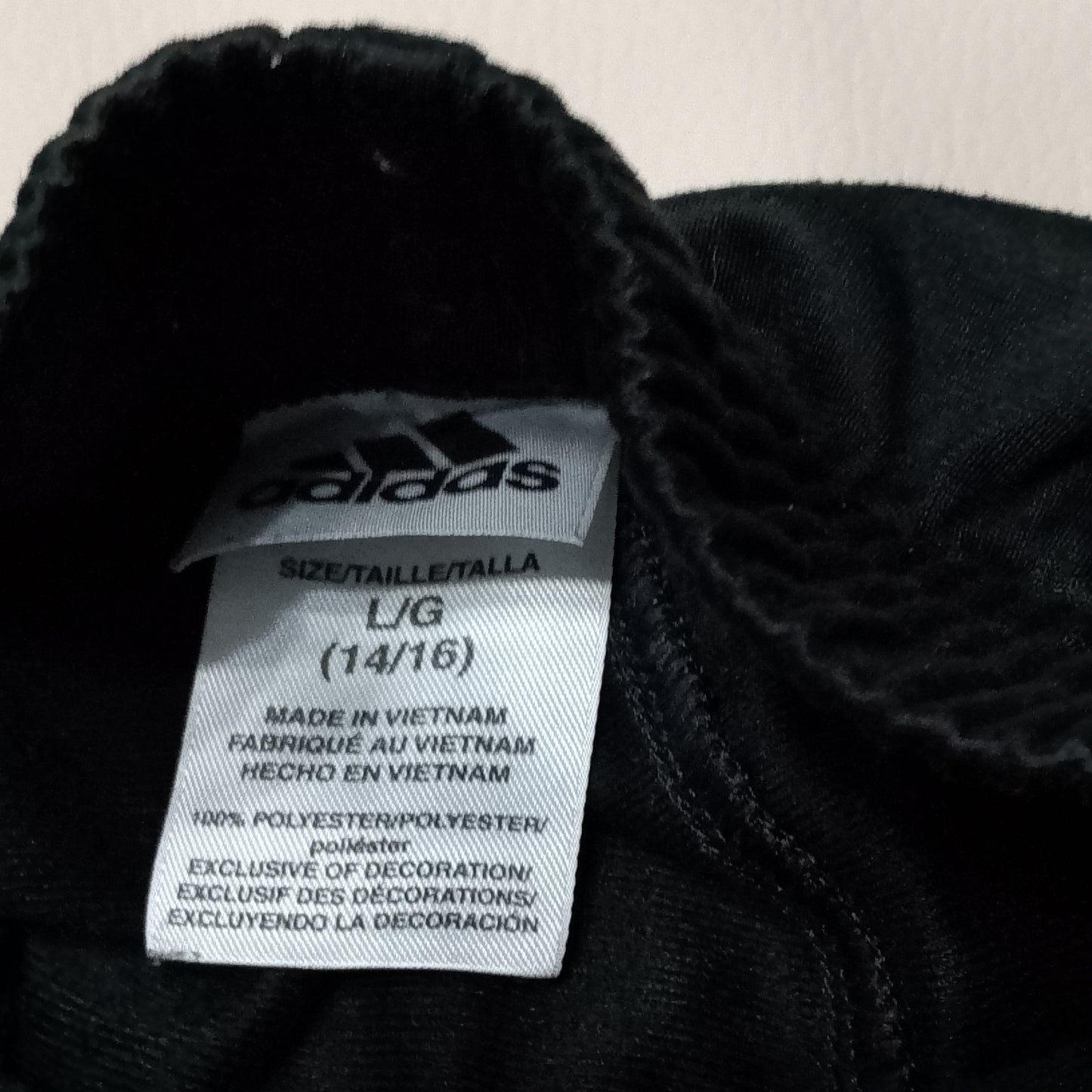 Pantalone tuta Adidas nero con strisce rosse laterali