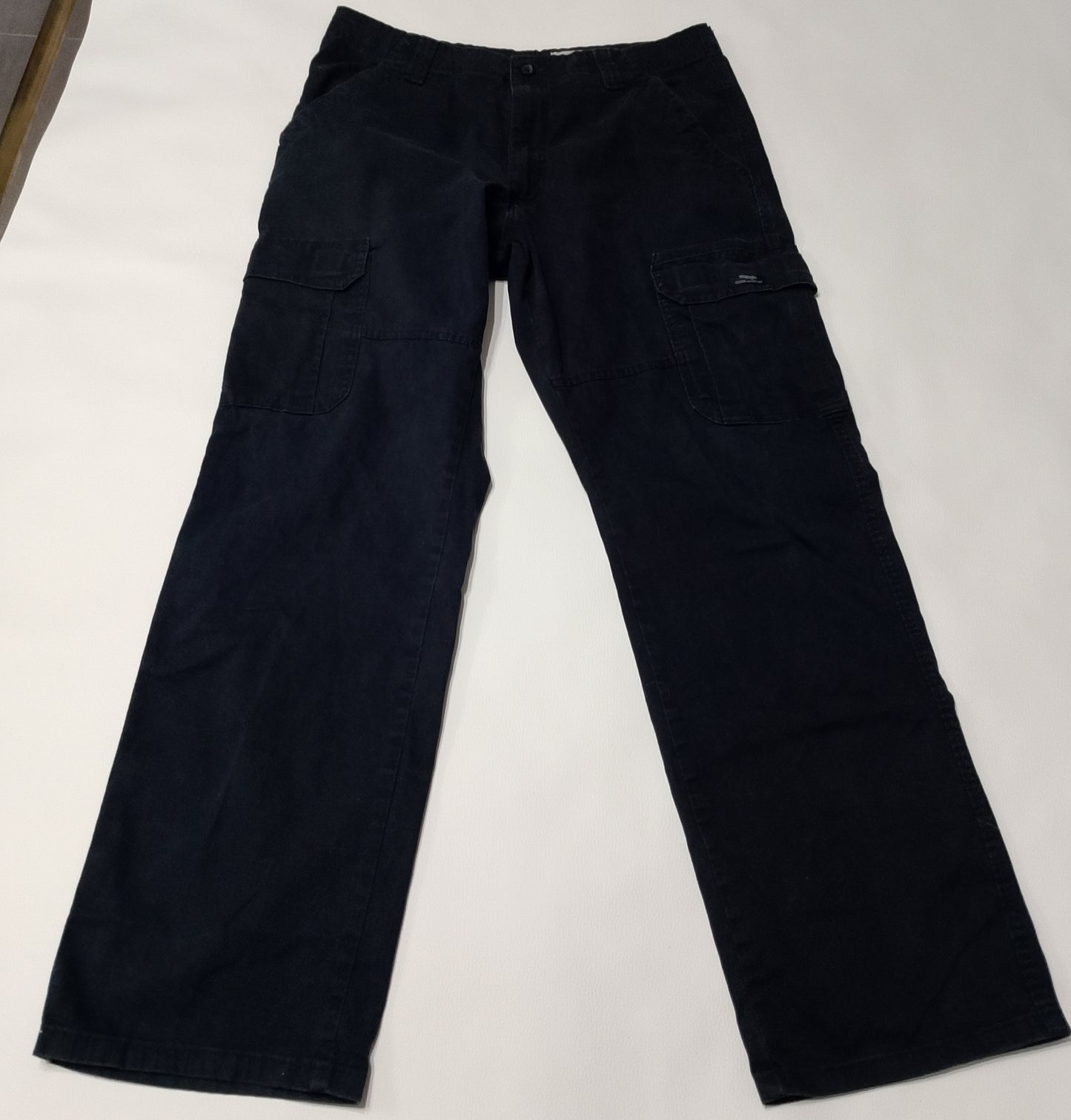 Pantaloni Wrangler neri tasconi vestibilità relax