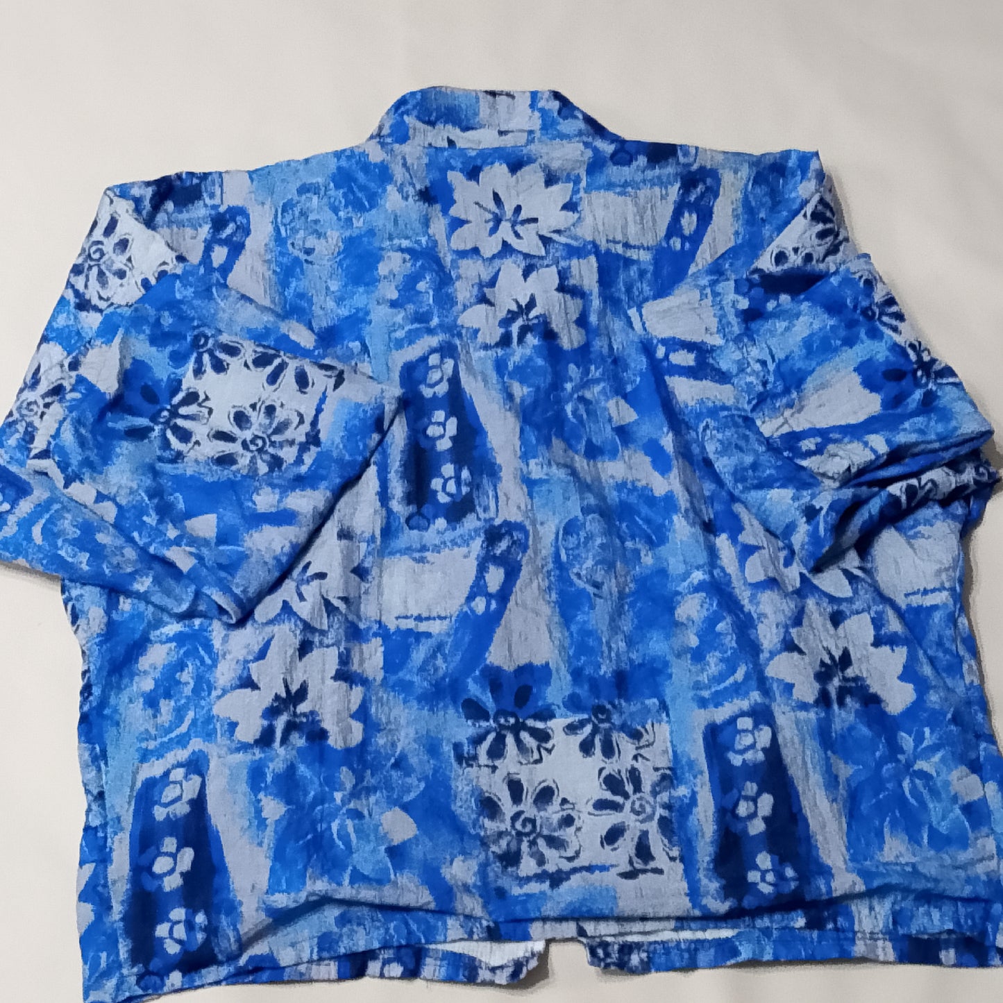 kway con stampa floreale blu e bianca