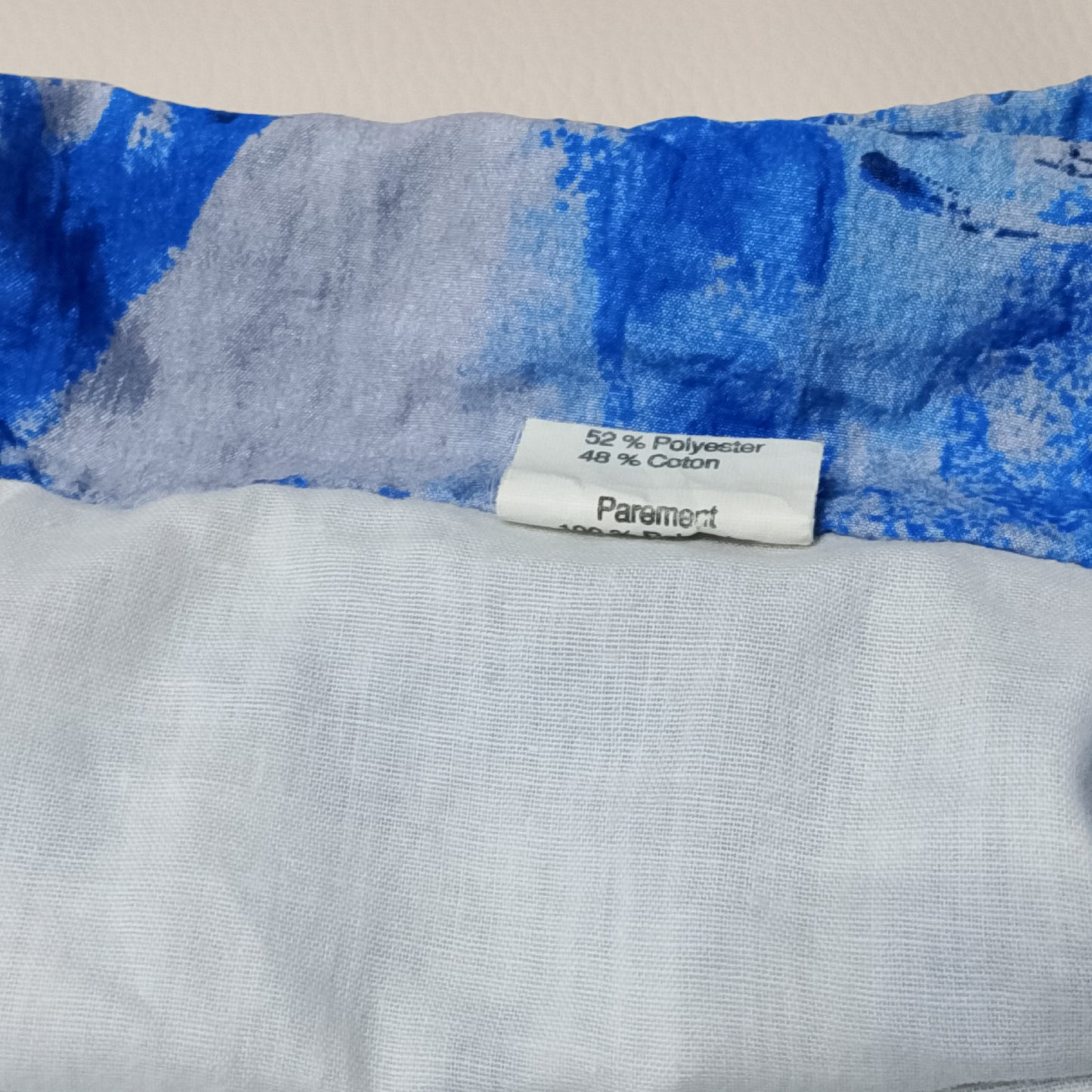 kway con stampa floreale blu e bianca